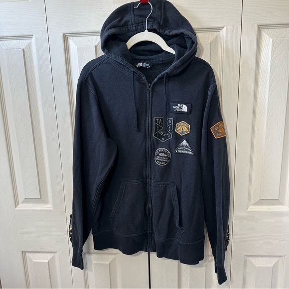 The North Face Men’s Size M Seek & Explore Hooded Zip Up Jacket Logo Patches